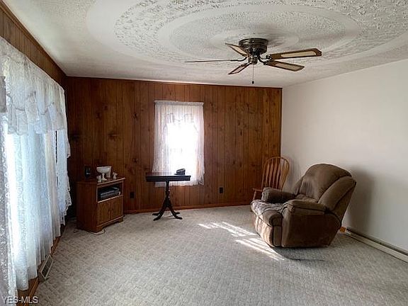 5th image of 138 E Church St