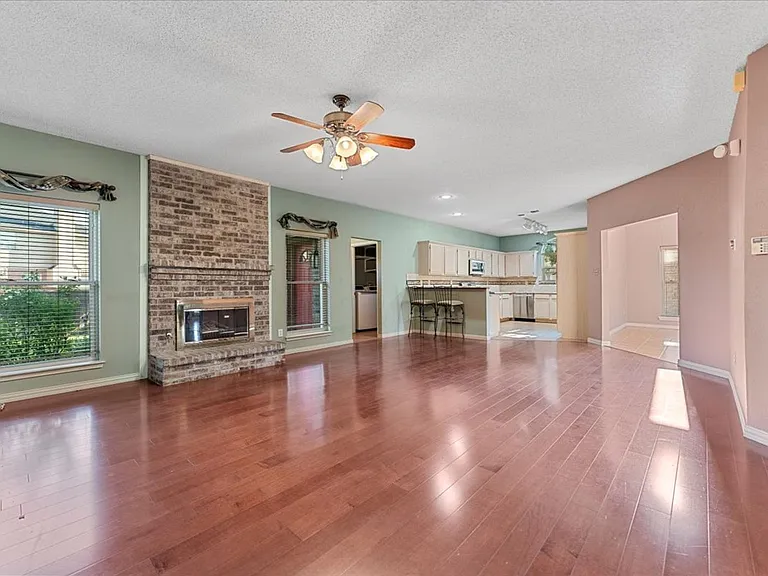 6752 Macintosh Dr — Photo 2