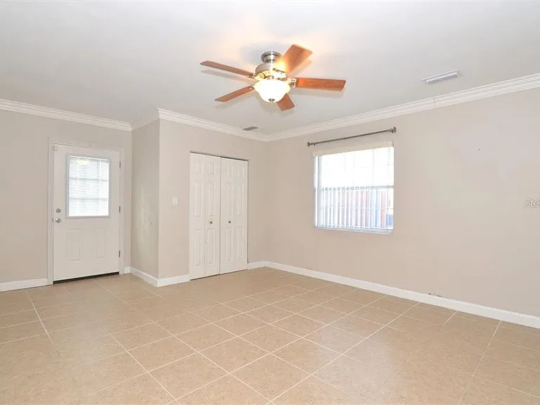 300 E Maine Ave — Photo 10