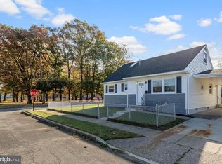 50 W 6th St, Burlington, NJ 08016