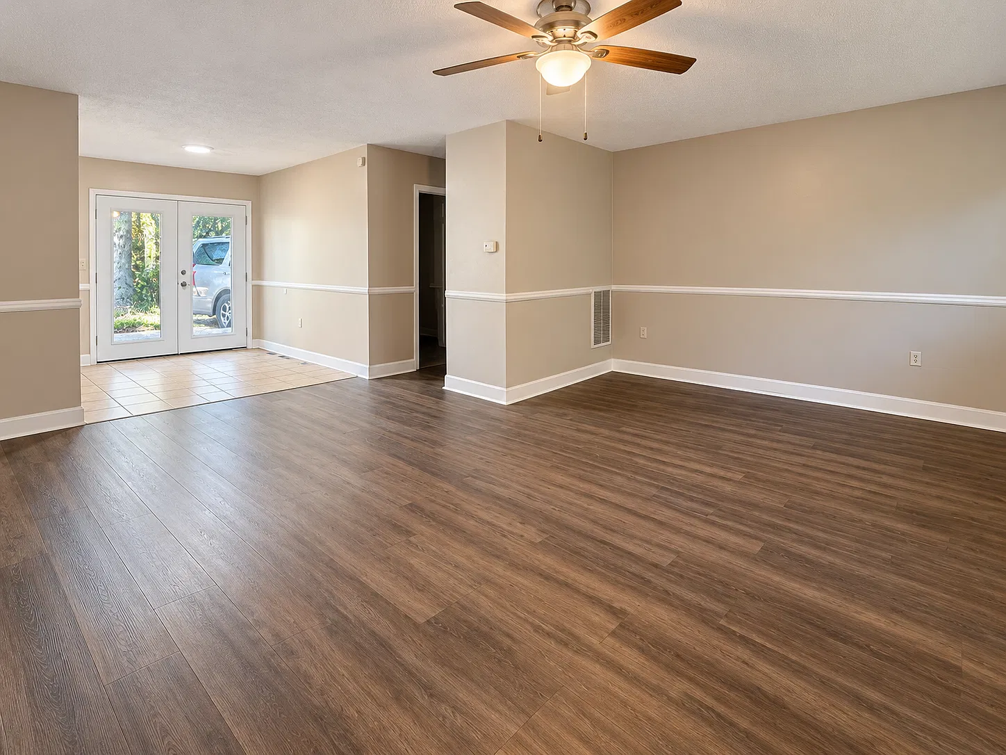 Holiday Hills Apartments — Photo 2