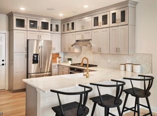 2 Sternadori Rd, Somerville, NJ
