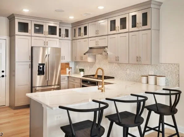 2 Sternadori Rd, Somerville Boro, NJ 08876