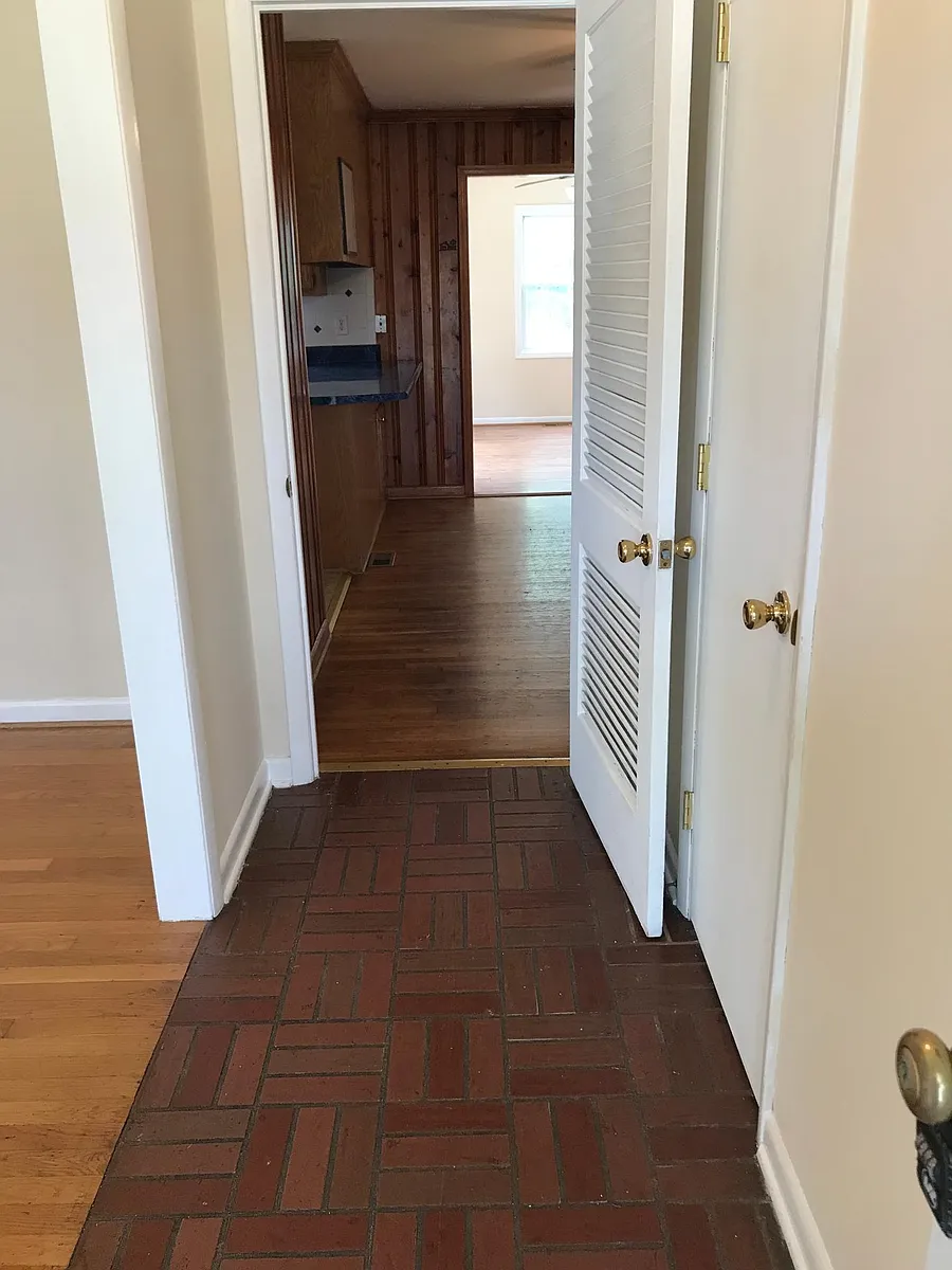 Foyer - 301 Yorktown Dr
