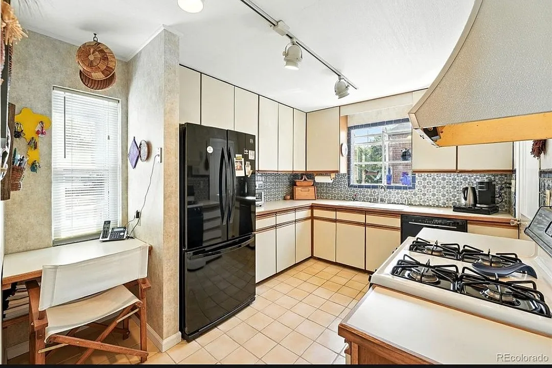 1470 Birch St — Photo 4