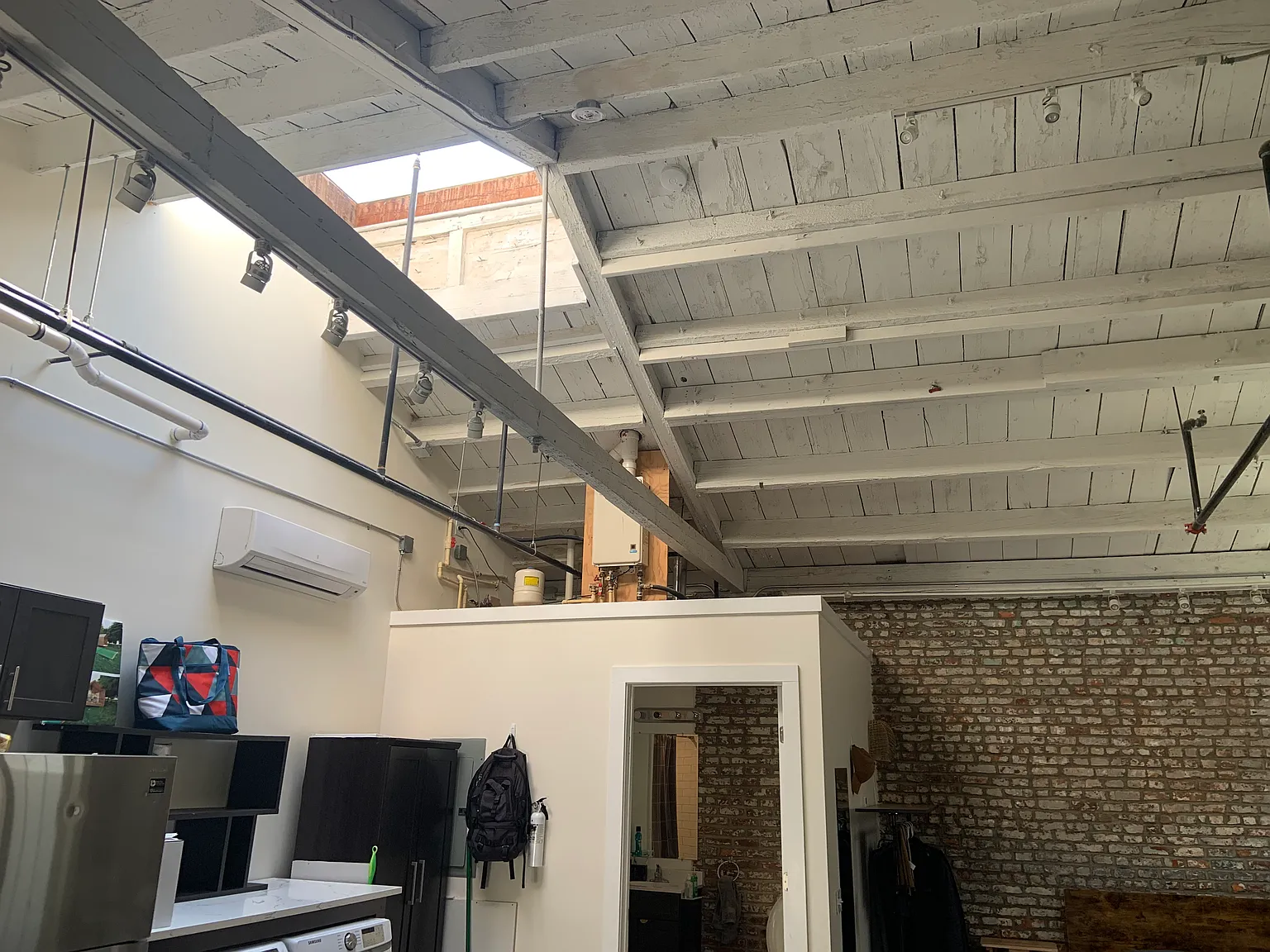 Studio, 800 sqft, $1,720 — Photo 2
