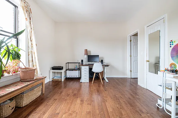 Sold by Brick&Mortar | media 9