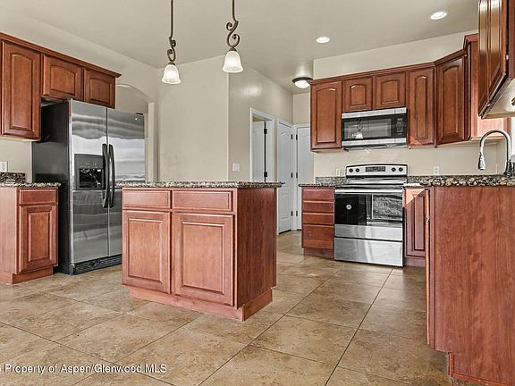 5th image of 194 Eagle Ridge Dr