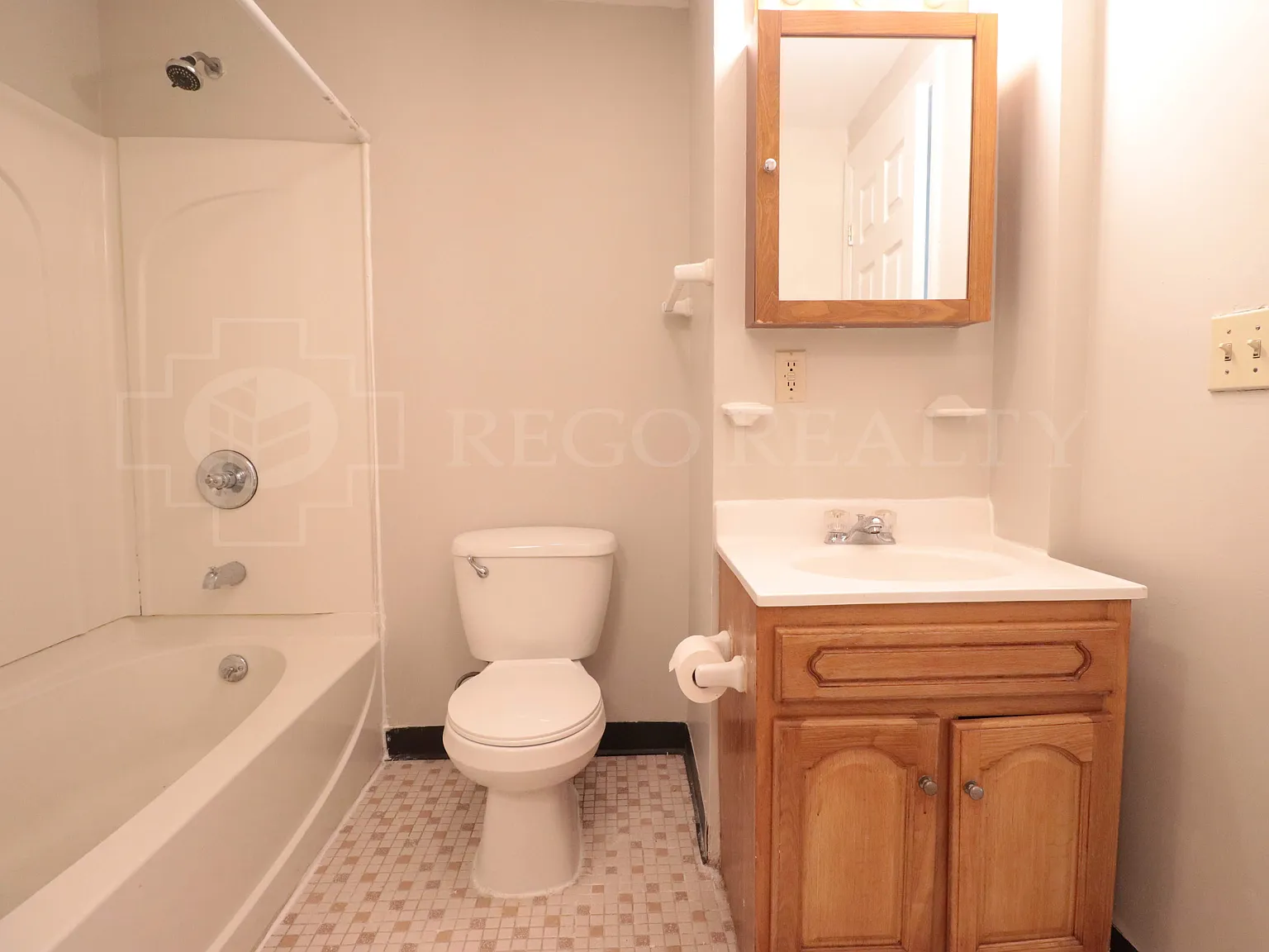 3 bed, 1065 sqft, $1,800 — Photo 4