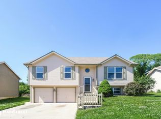 820 Village St, Leavenworth, KS 66048