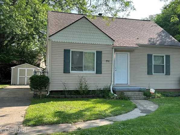 1902 Crestbrook Ln, Flint, MI 48507