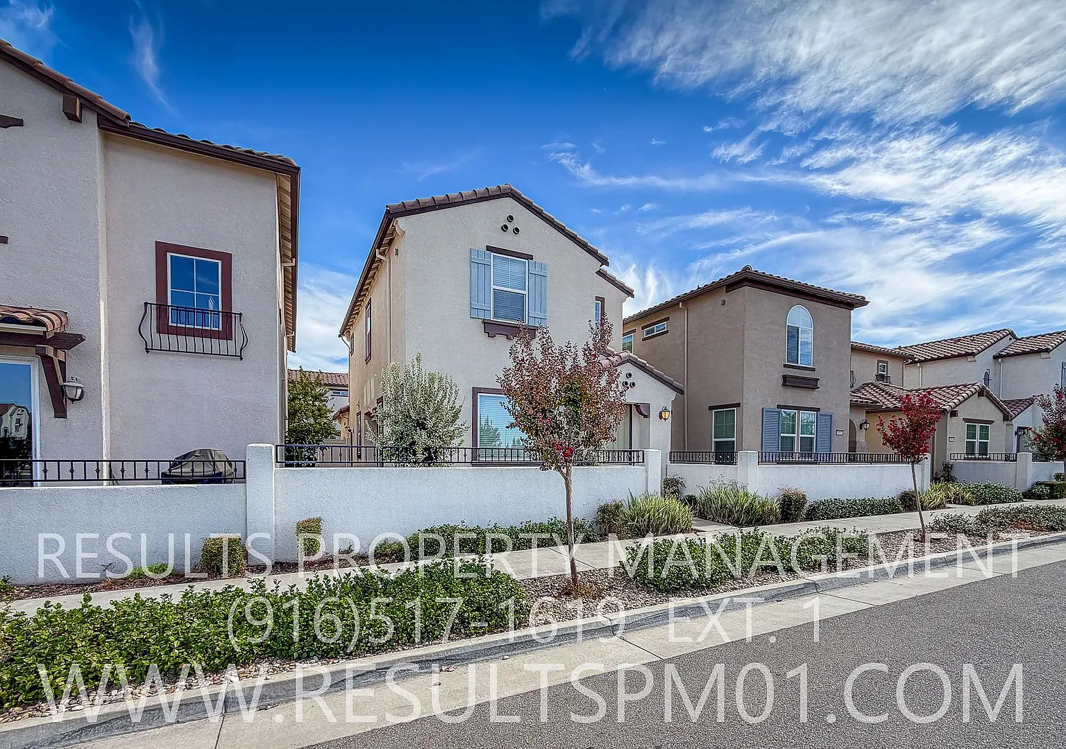 Lovely 3 Bedroom West Roseville Home — Photo 2