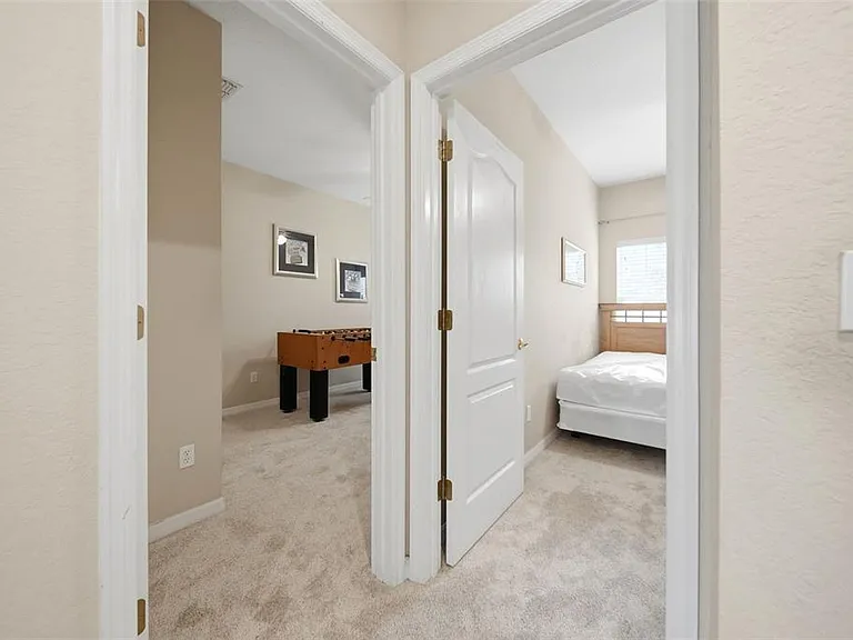2402 Caravelle Cir — Photo 18
