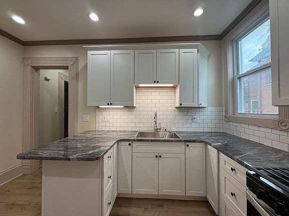 3rd image of 633 W Onondaga St