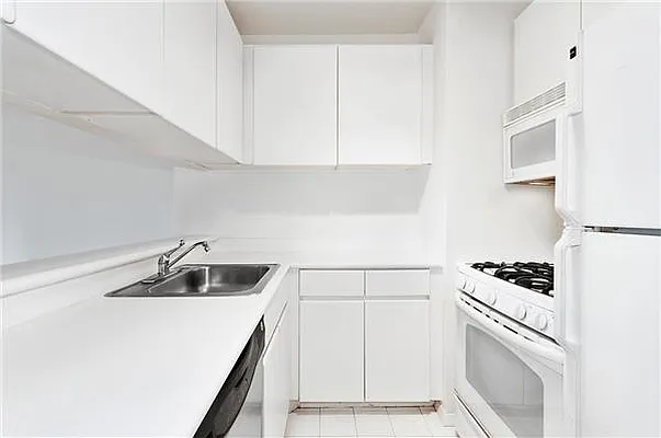 Rented by Engel & Völkers New York City | media 9