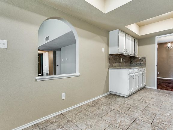 2nd image of 431 Woodhurst Dr