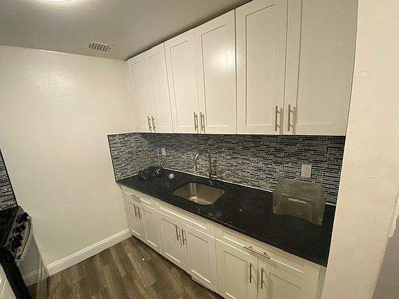 5th image of 922 Bronx Park S #A4