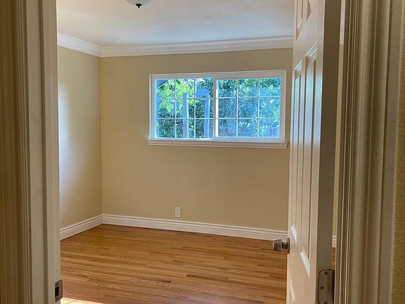 4th image of 3092 Cherry Ave