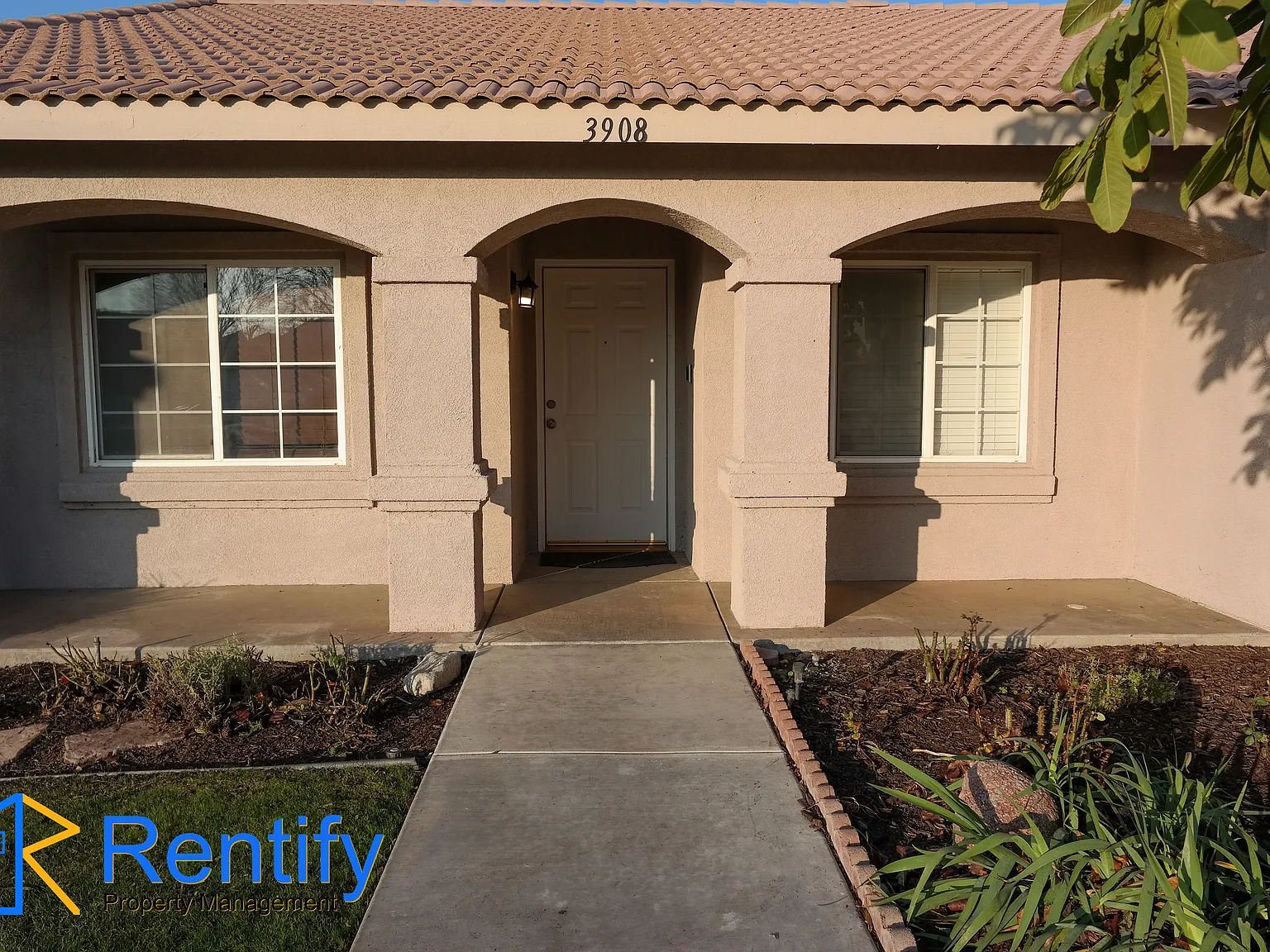 4 bed, 1798 sqft, $2,449 — Photo 3
