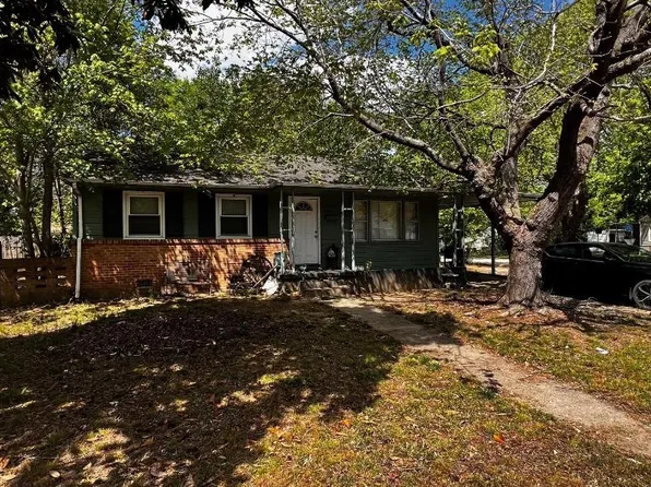 2235 N Whitehill Dr, Petersburg, VA 23803