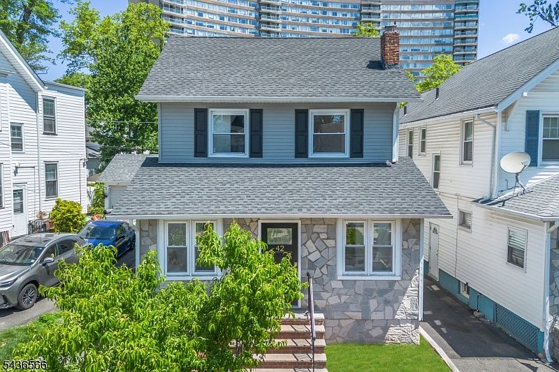 1st image of 42 Wayne Ave