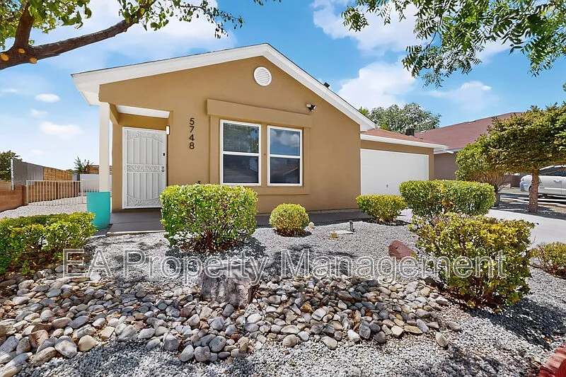 3 bed, 2.0 bath, 1216 sqft, $2,250 — Photo 4