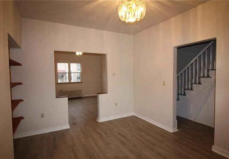 338 Ella St — Photo 3