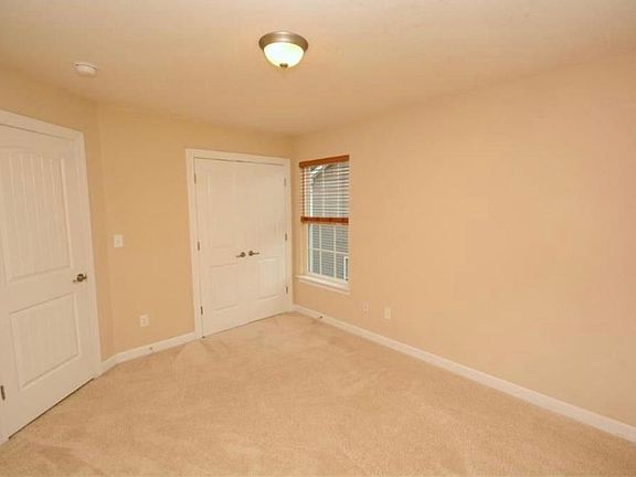 4th image of 722 Albertine Ct #722