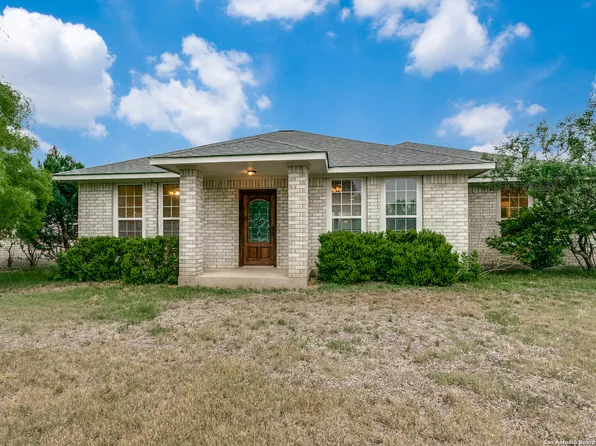 8445 W C R 429, Dhanis, TX 78850