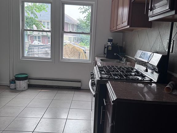 4th image of 256 Charles Ave Floor 2