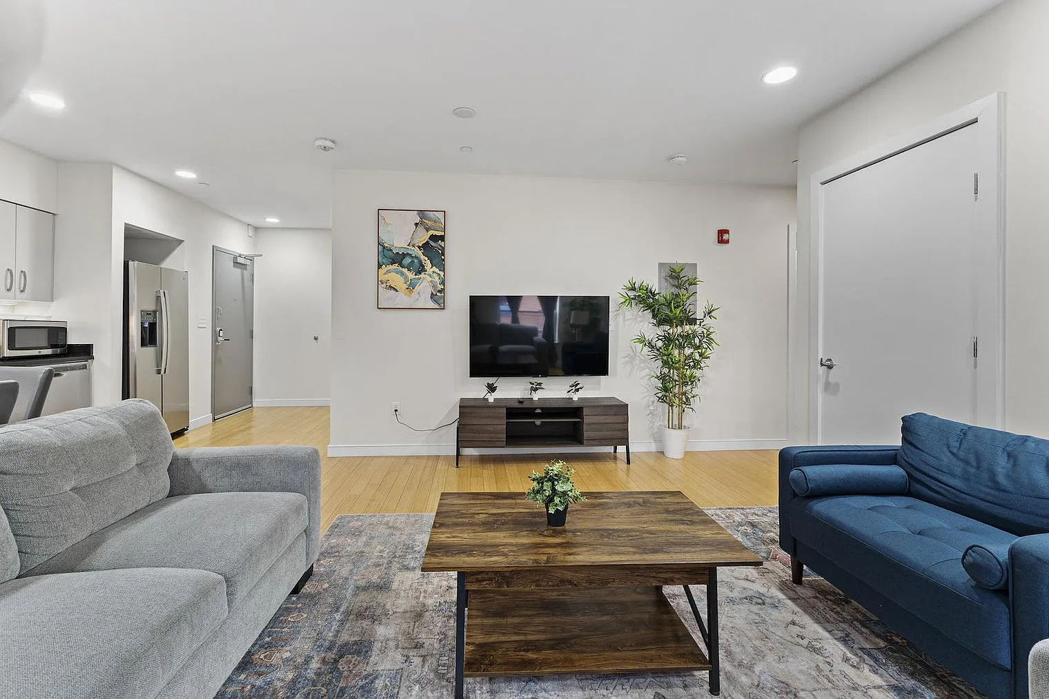 2 bed, 1.0 bath, 1151 sqft, $3,390 — Photo 3