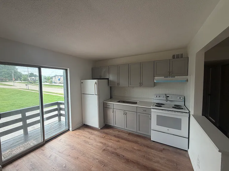 30 Cathcart Dr #C — Photo 4