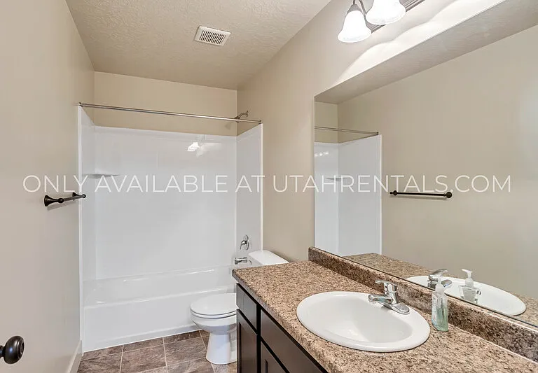 352 W 530 S — Photo 10