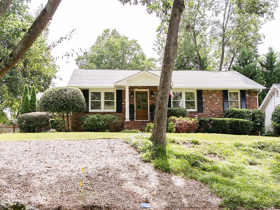 Welcome home to life in beautiful Brookhaven!