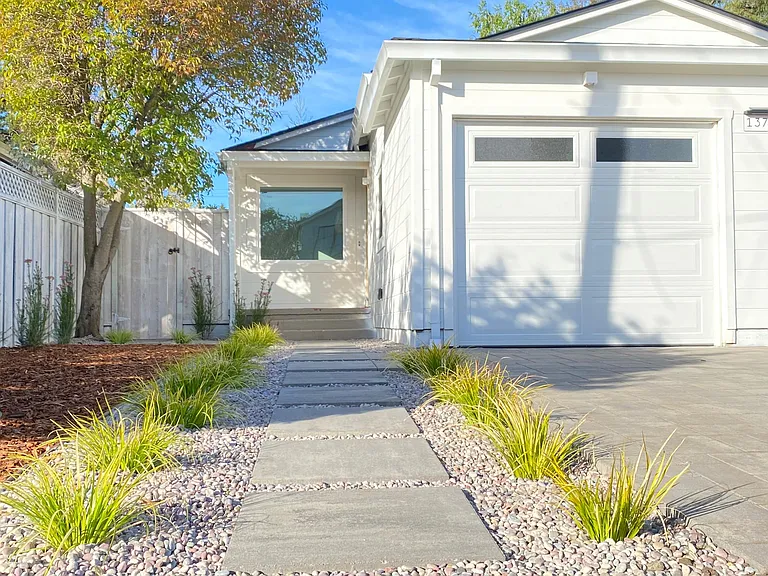 1376 Geneva Ave — Photo 1