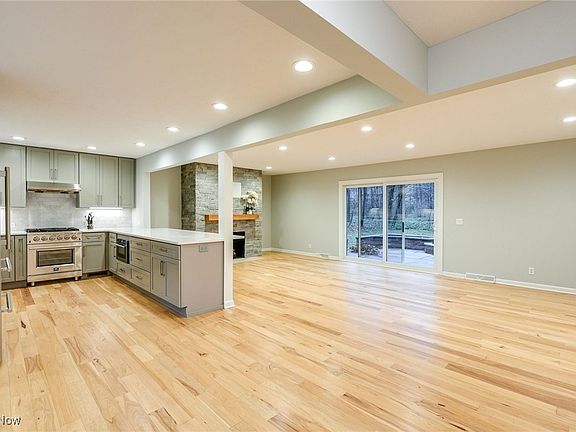 4th image of 17129 Woodmere Dr