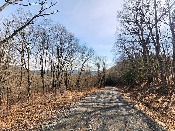 5th image of 525 Meeghan Rd