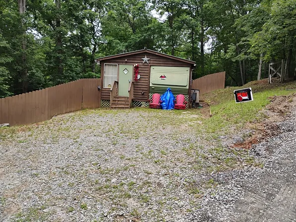 95 7th St, Ellijay, GA 30540