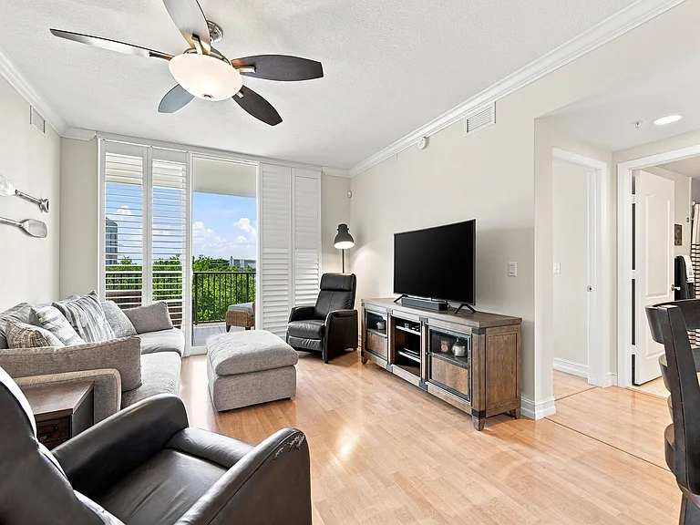 101 SE 20th Ave #501 — Photo 5