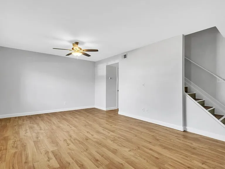 39 Ruby Bay Ln — Photo 2