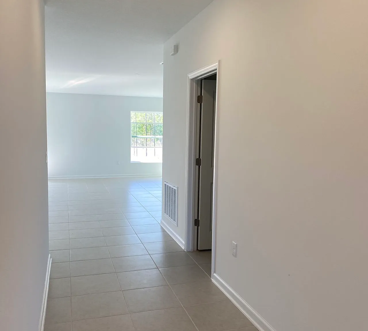 4 bed, 1824 sqft, $2,400 — Photo 4