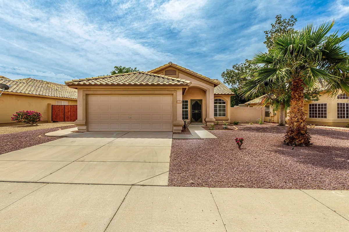Photo 1 of 28 - 7415 W Crest Ln - Glendale, AZ Primary Photo - 7415 W Crest Ln