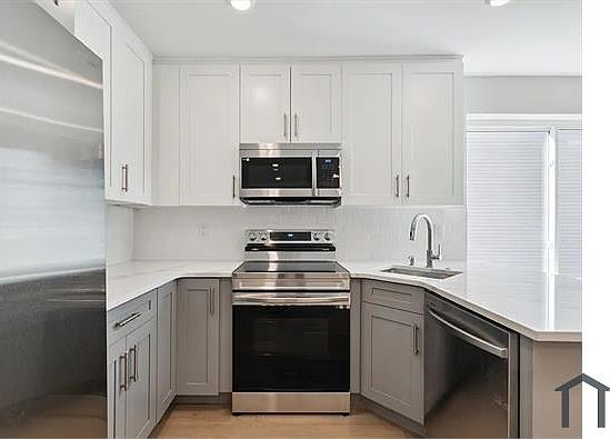 3rd image of 2215 N 7th St Unit 2