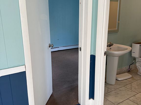 4th image of 107 Sylvian St Floor 1