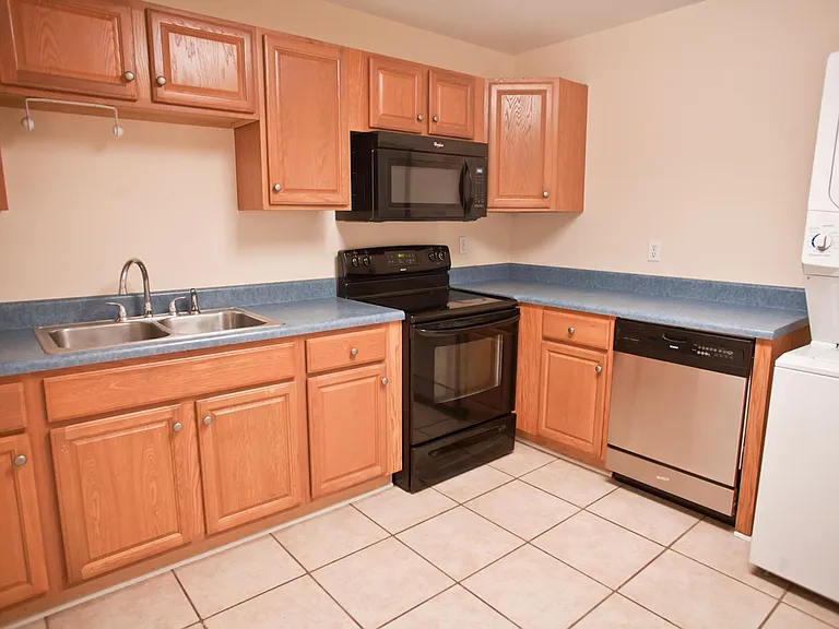 611 Hillsborough St — Photo 2