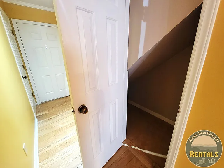1254 Camelot Ct NE — Photo 7