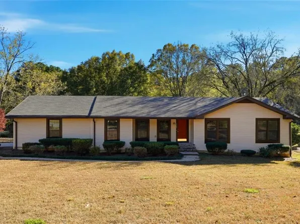 4909 Woodhurst Way, Stone Mountain, GA 30088