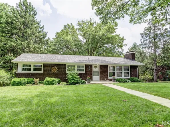 5013 Crystal Lake Dr, Godfrey, IL 62035