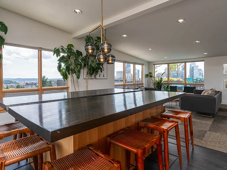 Rooftop Clubroom