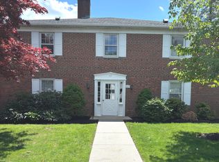 117 Shadow Ln APT B2, West Hartford, CT 06110